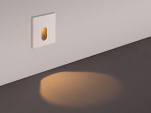 CUE-B STEP LIGHT